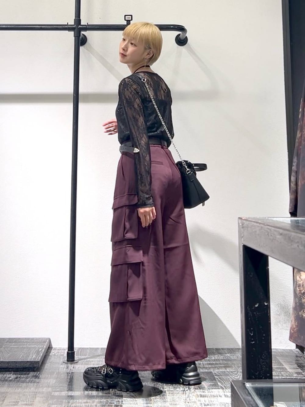 「着痩せ・細見え、モード、ベーシック/シンプル」｜「HAREのスパンコールメリージェーンシューズ(HARE)（スニーカー、ブラック系）」を使った、Moneさん（レディース・162cm）の夏コーディネートの7枚目の写真