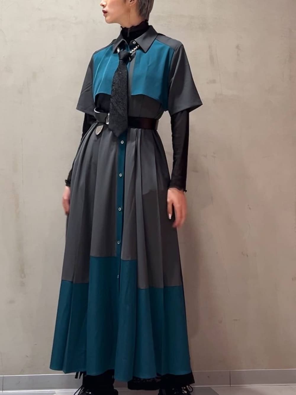 「着痩せ・細見え、モード、ベーシック/シンプル」｜「HAREのネクタイネックレス(HARE)（ネクタイ、ブラック系）」を使った、Moneさん（レディース・162cm）の夏コーディネートの2枚目の写真