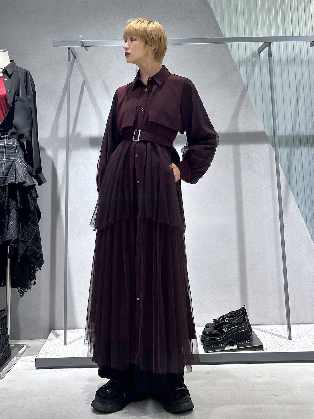 「着痩せ・細見え、モード、ベーシック/シンプル」｜「HAREのラメメッシュスニーカーサンダル(HARE)（サンダル、ブラック系）」を使った、Moneさん（レディース・162cm）の夏コーディネートの4枚目の写真