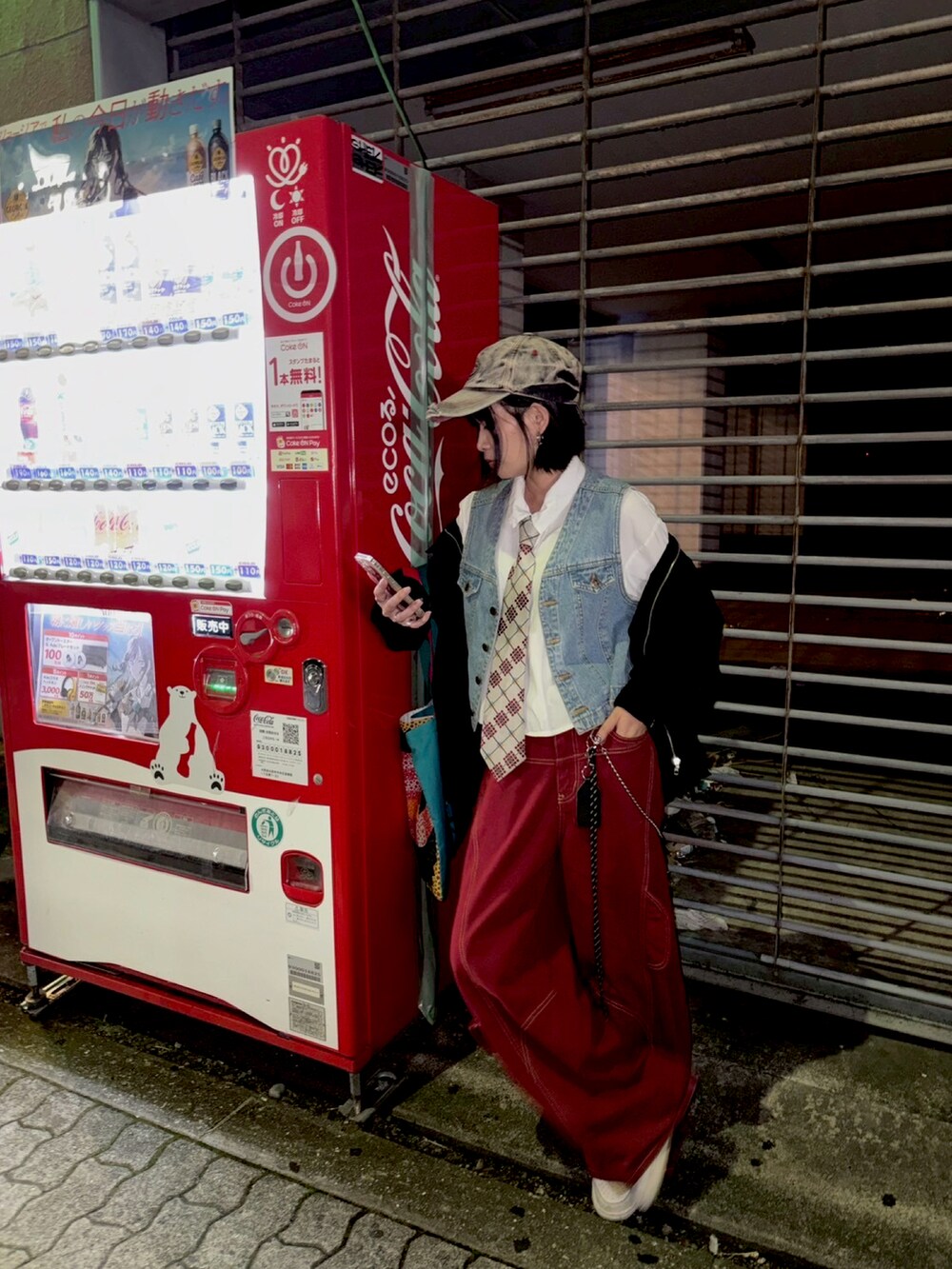 その他のショルダーバッグを着用したレディースの夏コーディネートの4枚目の写真