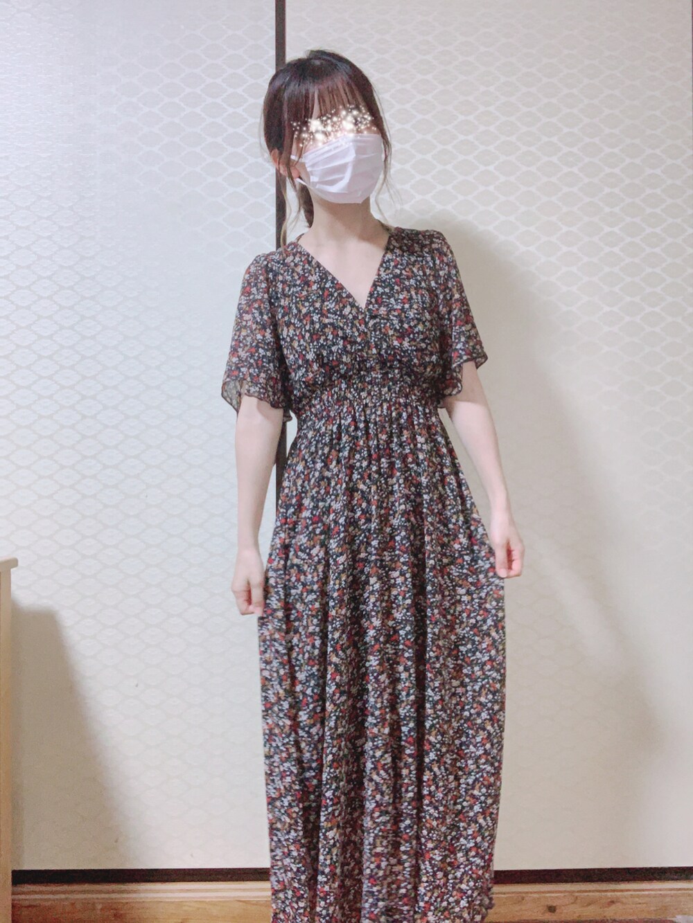 「秋ルック紹介するよ、ロングワンピース、花柄、トレンチコート、ショート丈トップス、カシュクール、ベージュ、淡色コーデ、ショルダーバッグ、グレイル、GRL、秋コーデ、デート、ジャケット、プチプラ」|「GRLのアイテム(ワンピース、ブラック系)」を使った、piyoyoさん(レディース・154cm)の秋コーディネートの2枚目の写真