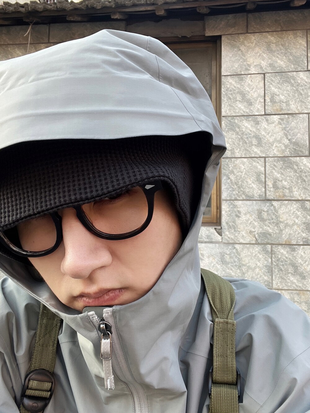 「ARC'TERYX、New Balance」｜「NEW BALANCEのアイテム（スニーカー、ブルー系）」を使った、呛味PlayBoyさん（メンズ・176cm）の春コーディネートの3枚目の写真