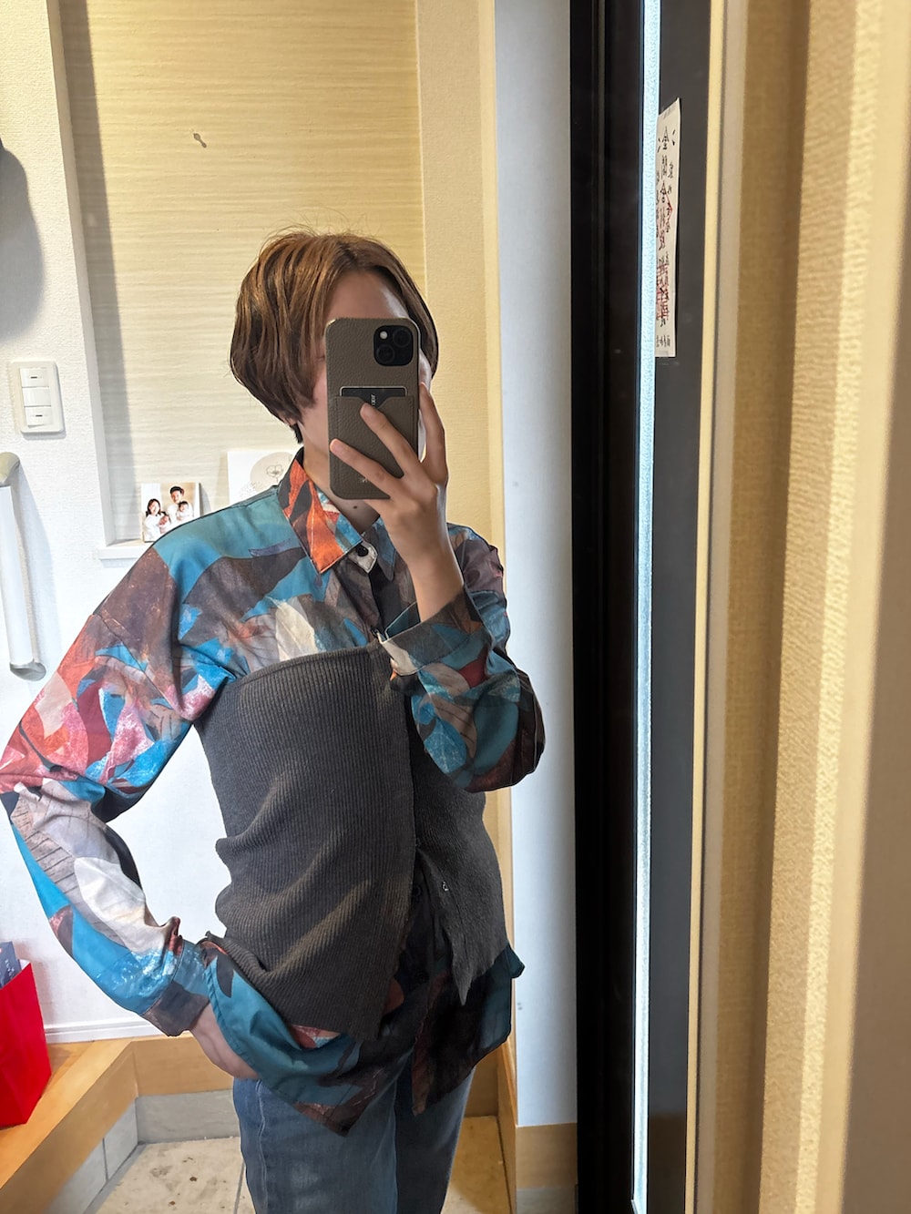 「柄シャツ、春服コーデ、大人ファッション、キレイめコーデ、おしゃれさんと繋がりたい、今日のコーデ、レディースファッション、ママコーデ、楽チンコーデ、シャツスタイル、ジャケットコーデ」|「PUBLIC TOKYOのアイテム(テーラードジャケット、ブラウン系)」を使った、KOTAさん(骨格ナチュラル・レディース・162cm)の春コーディネートの2枚目の写真