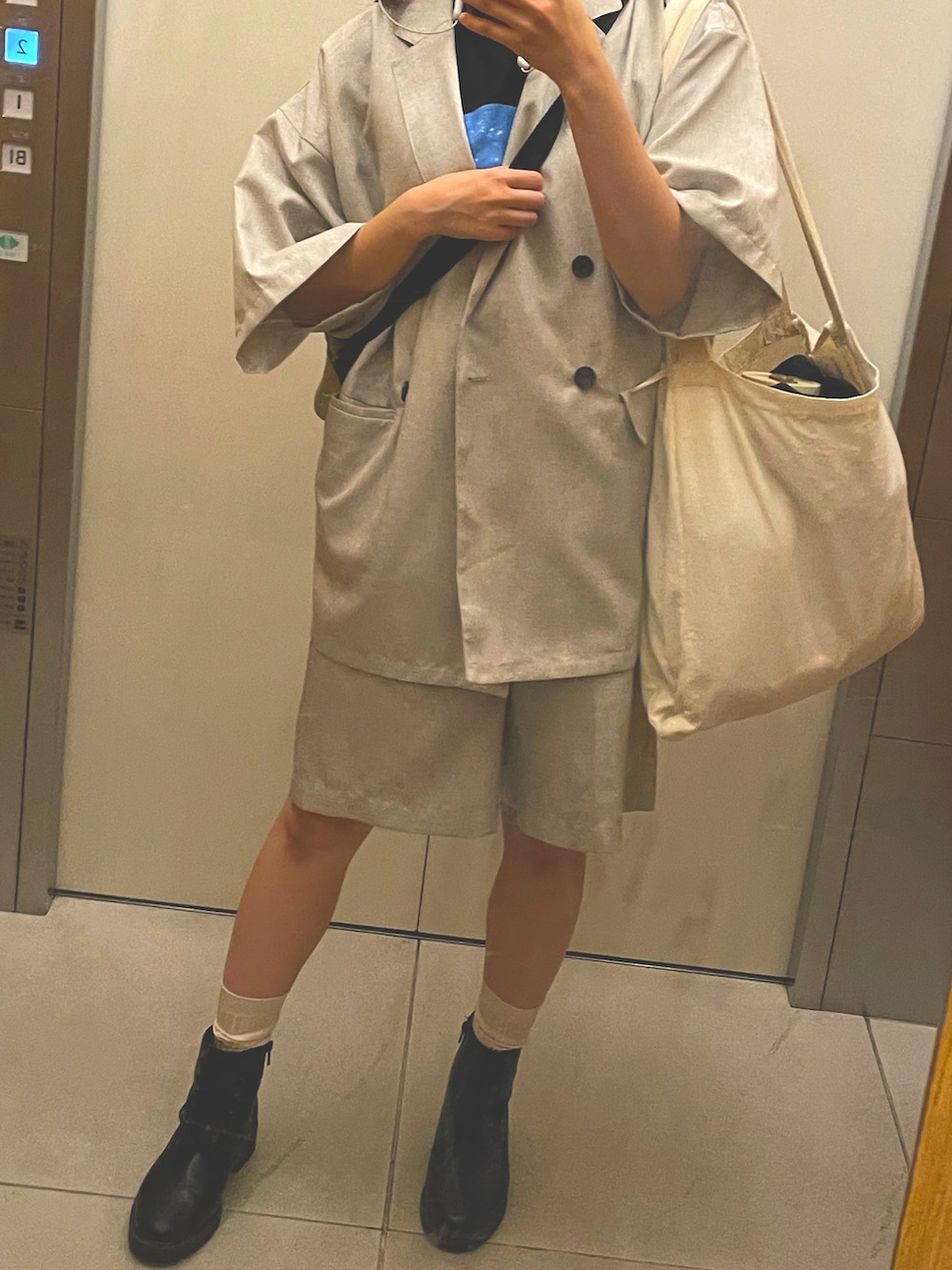 「夏コーデ、セットアップ、ラクチンコーデ、通勤コーデ、GU、ブーツ、低身長女子、モノトーンコーデ、Tシャツ、PLAZA、ET」｜「PLAZAのアイテム（Tシャツ/カットソー、ブラック系）」を使った、はるなんさん（レディース・155cm）の夏コーディネートの2枚目の写真