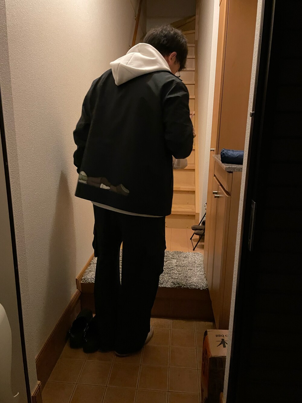 「GU、GUコーデ、アベイル、アベイルコーデ、ユニクロ、ユニクロコーデ、UNIQLO、UNIQLOコーデ、メンズファッション、秋のコーデ」｜「UNIQLOのアイテム（その他アウター、ブラック系）」を使った、sakさん（メンズ・179cm）の秋コーディネートの2枚目の写真