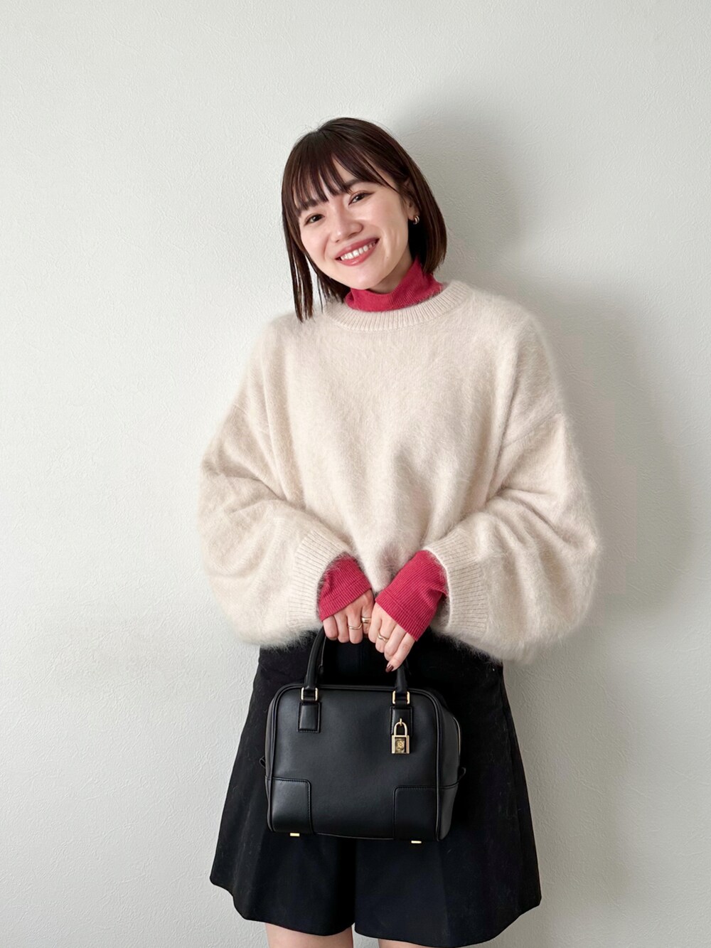 「今日のコスメと服、PR、きれいめカジュアル、大人カジュアル、冬コーデ、ニット、ステンカラーコート、タートルネック、レイヤードスタイル、ハーフパンツ、ミニバッグ、ボストンバッグ、ロングブーツ、ピンク、服とコスメでなりたい自分に」|「CelvokeのCelvoke / ヴァティック アイパレット 01~05 <2022 A/W Makeup Collection>(アイシャドウ、ピンク系)」を使った、かほこ。さん(レディース・162cm)の秋コーディネートの2枚目の写真