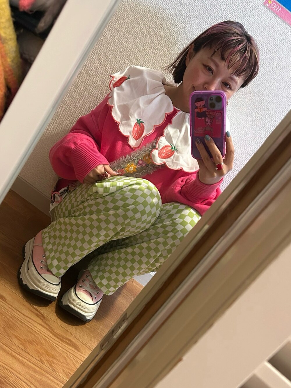 「CONVERSE ALL STARのアイテム（スニーカー、ピンク系）」を使った、◎みお◎さん（レディース・150cm）の冬コーディネートの2枚目の写真