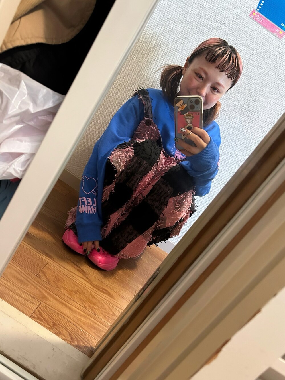 「H&Mのアイテム（スニーカー、ピンク系）」を使った、◎みお◎さん（レディース・150cm）の秋コーディネートの2枚目の写真
