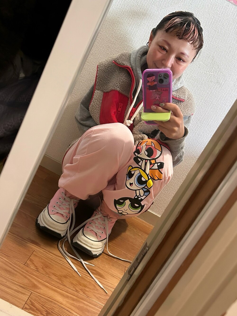 「CONVERSE ALL STARのアイテム（スニーカー、ピンク系）」を使った、◎みお◎さん（レディース・150cm）の冬コーディネートの2枚目の写真