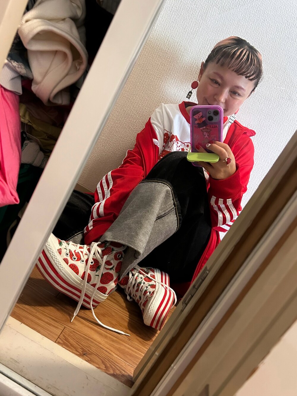 「CONVERSE×marimekkoのアイテム（スニーカー、ホワイト系）」を使った、◎みお◎さん（レディース・150cm）の秋コーディネートの3枚目の写真