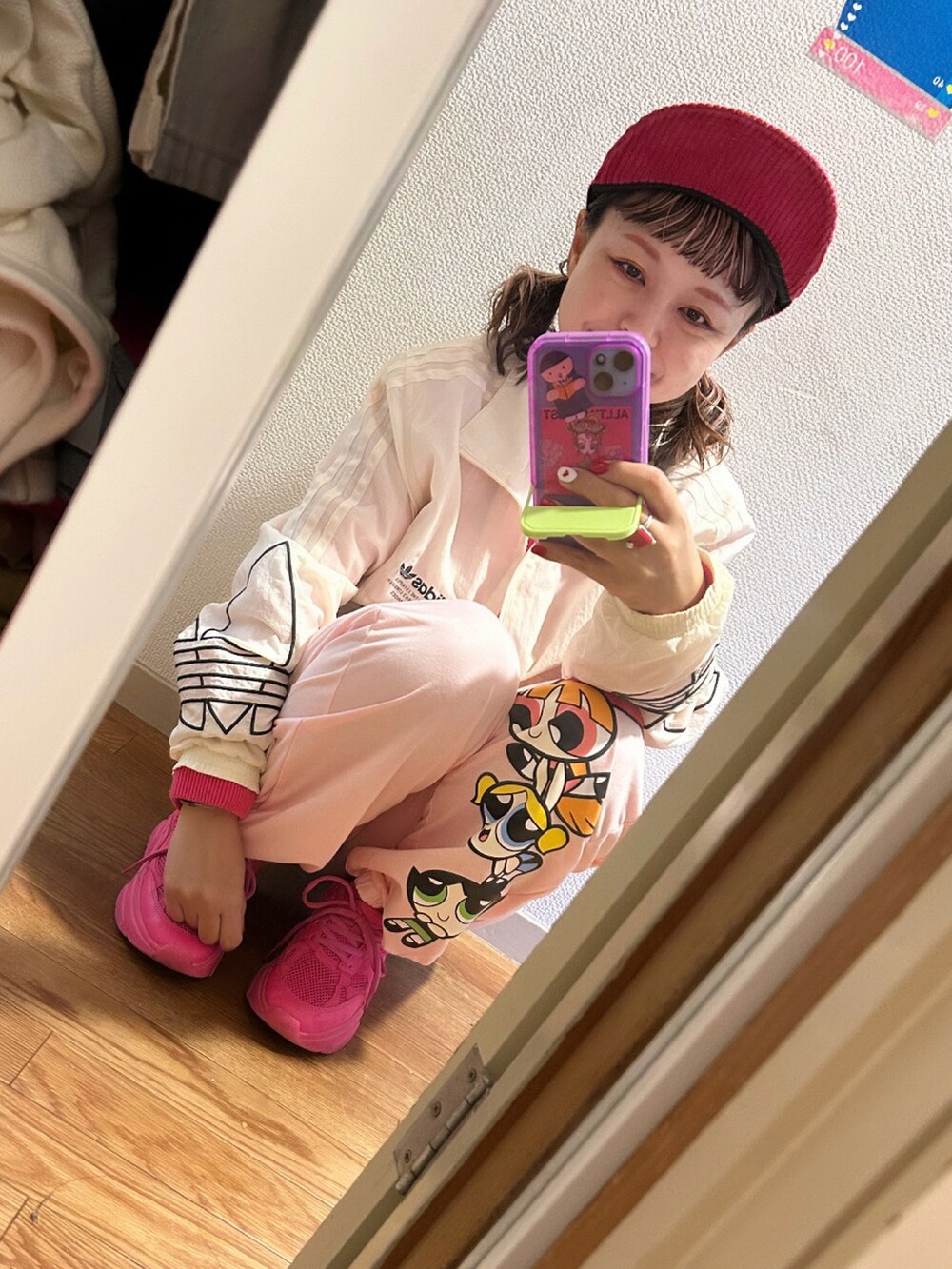 「H&Mのアイテム（スニーカー、ピンク系）」を使った、◎みお◎さん（レディース・150cm）の秋コーディネートの2枚目の写真