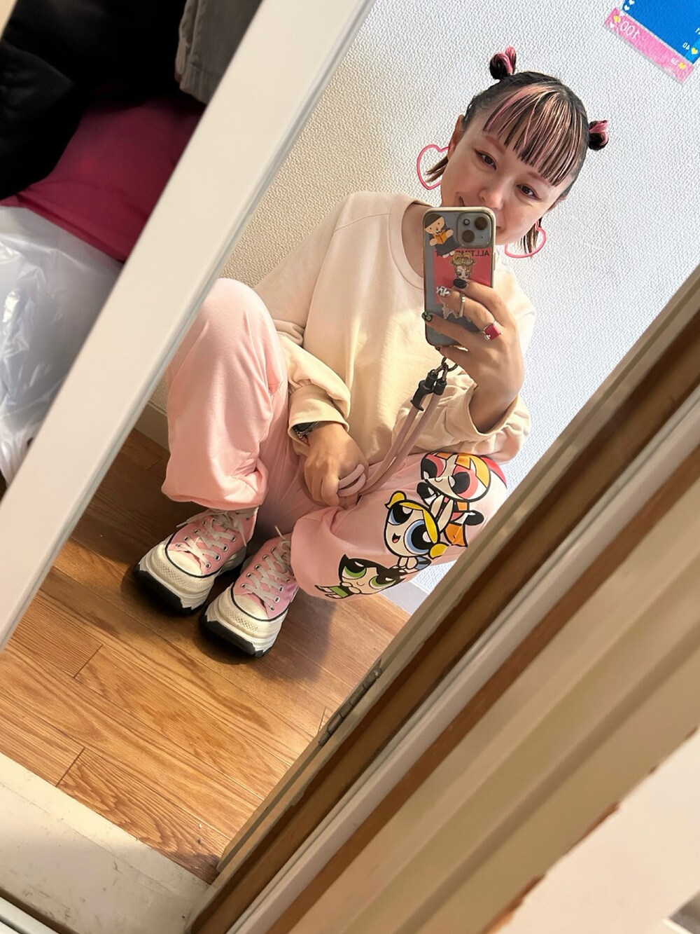 「CONVERSE ALL STARのアイテム（スニーカー、ピンク系）」を使った、◎みお◎さん（レディース・150cm）の秋コーディネートの2枚目の写真