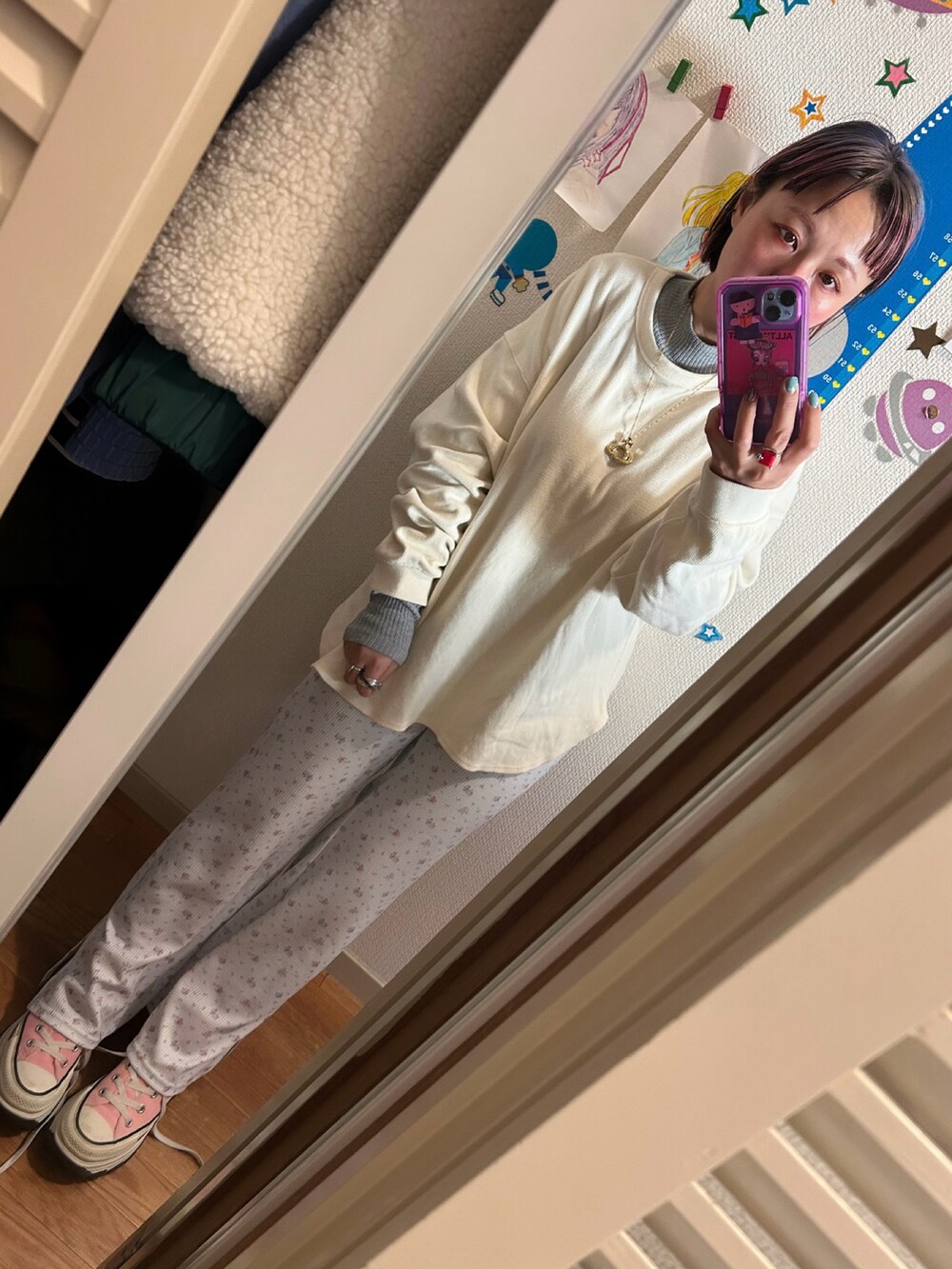 「CONVERSE ALL STARのアイテム（スニーカー、ピンク系）」を使った、◎みお◎さん（レディース・150cm）の冬コーディネートの2枚目の写真
