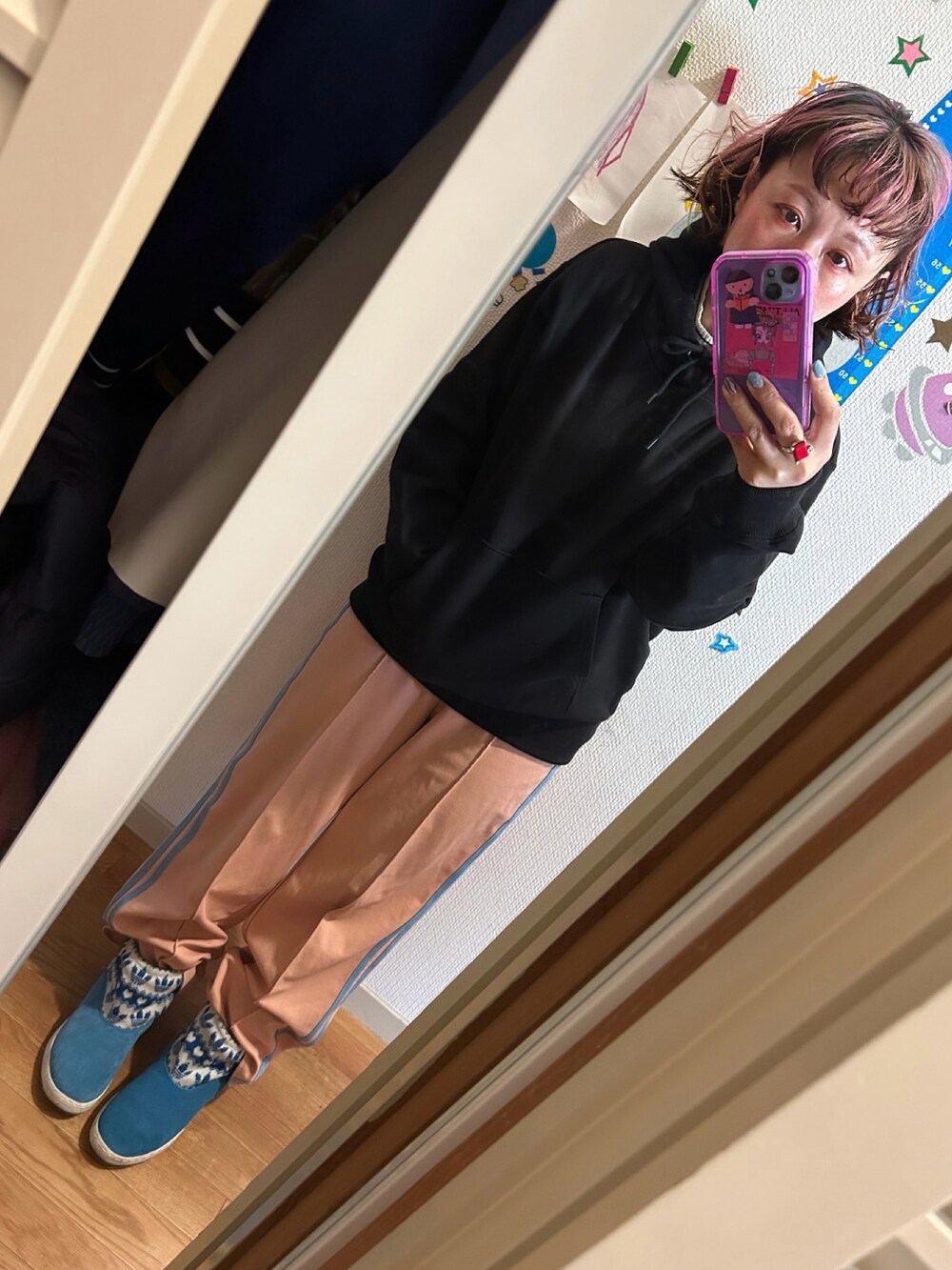 「しまむらのアイテム（その他パンツ、ピンク系）」を使った、◎みお◎さん（レディース・150cm）の冬コーディネートの2枚目の写真