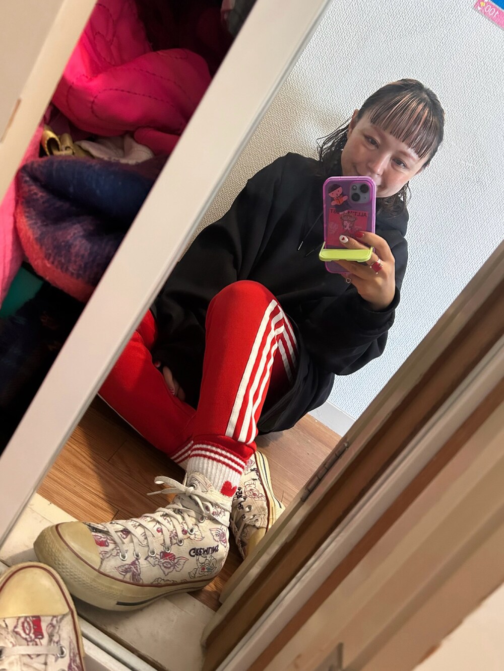 「CONVERSEのアイテム（スニーカー、ホワイト系）」を使った、◎みお◎さん（レディース・150cm）の秋コーディネートの2枚目の写真