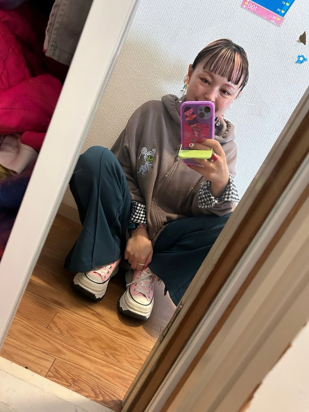 「CONVERSE ALL STARのアイテム（スニーカー、ピンク系）」を使った、◎みお◎さん（レディース・150cm）の秋コーディネートの2枚目の写真
