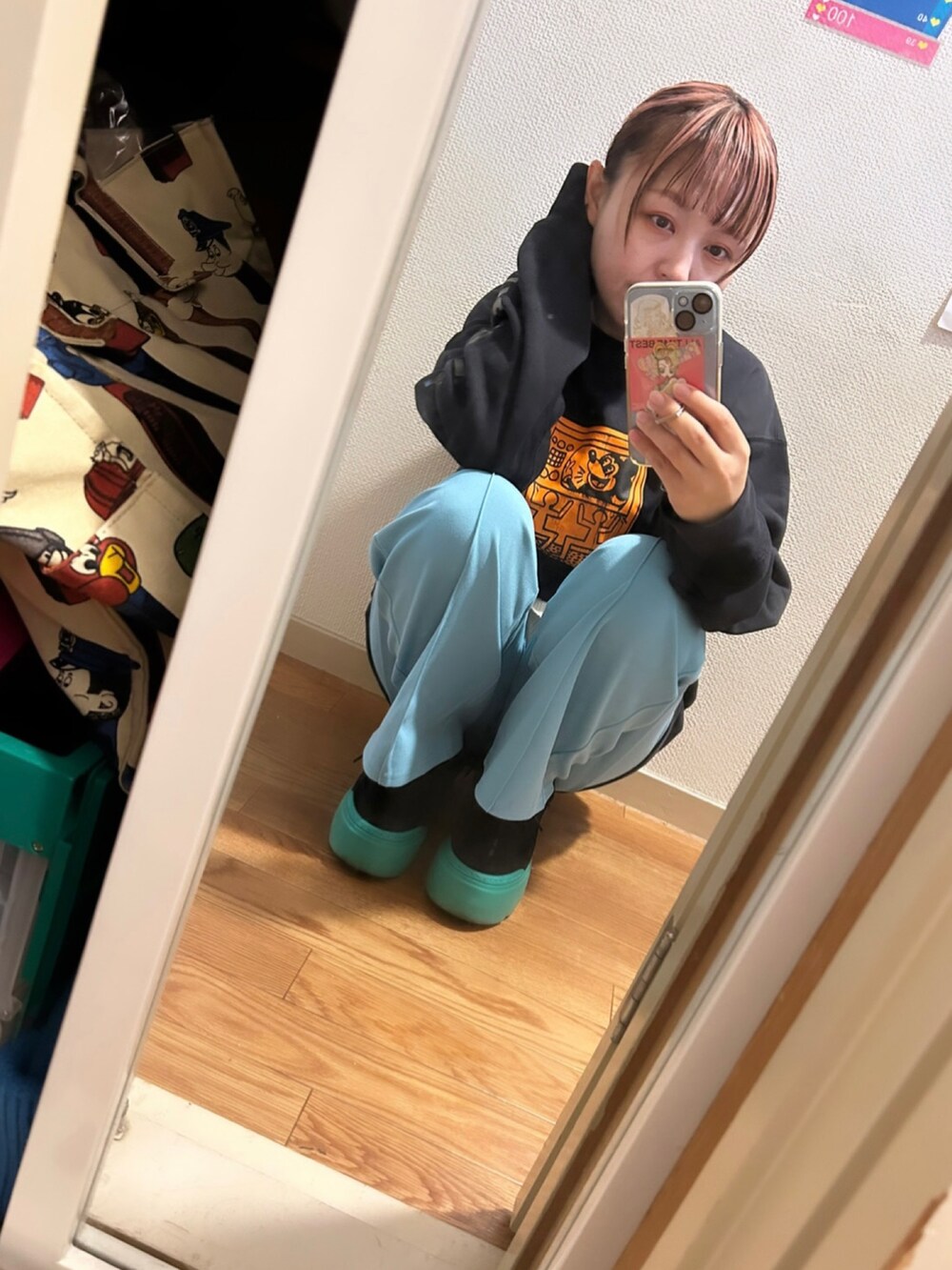 「低身長、低身長コーデ、低身長女子、香水、UNIQLO、UGG」｜「UNIQLOのアイテム（スウェット、ブラック系）」を使った、◎みお◎さん（レディース・150cm）の春コーディネートの2枚目の写真