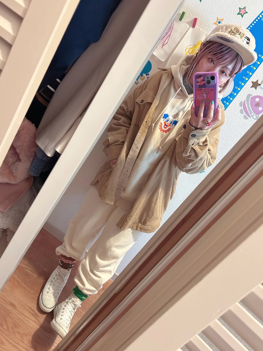 「adidasのバレンタインデー パンツ / アディダスオリジナルス（ジェンダーニュートラル）（スウェットパンツ、ホワイト系）」を使った、◎みお◎さん（レディース・150cm）の冬コーディネートの2枚目の写真