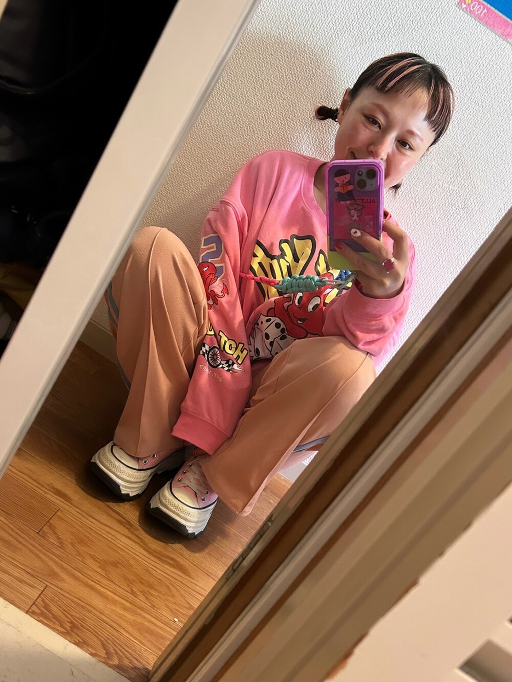 「CONVERSE ALL STARのアイテム（スニーカー、ピンク系）」を使った、◎みお◎さん（レディース・150cm）の秋コーディネートの2枚目の写真