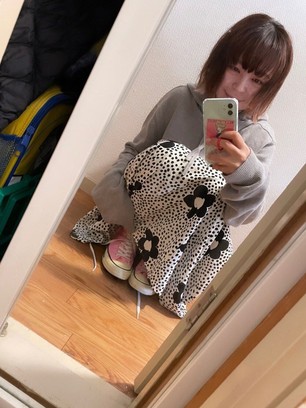 「低身長、低身長コーデ、低身長女子、グレー、モノトーン、ピンク、オールスター、adidas」｜「adidasのアイテム（ニット/セーター、グレー系）」を使った、◎みお◎さん（レディース・150cm）の冬コーディネートの2枚目の写真