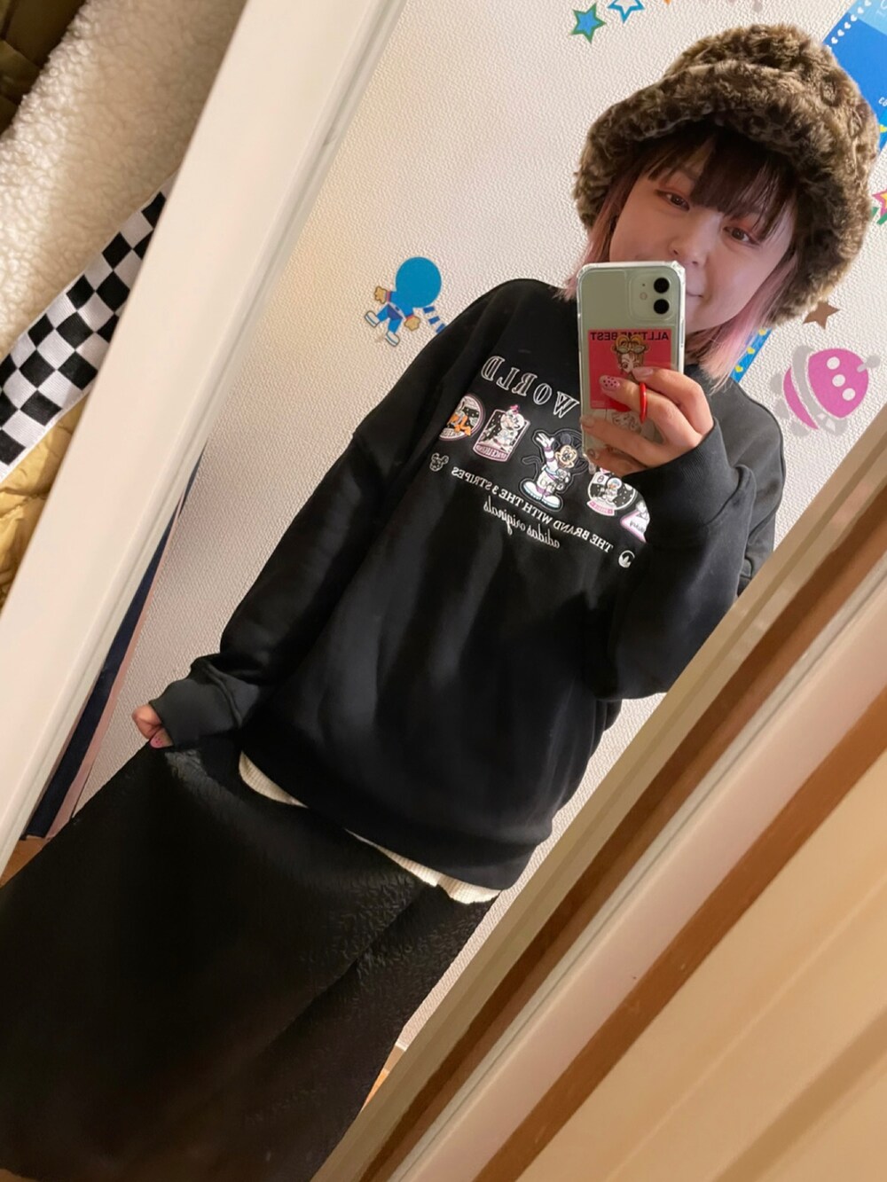 「低身長、低身長コーデ、低身長女子、ミッキー、adidas、ポンプフューリー、ひょう柄、バケハ」｜「adidasのルーズ ディズニー スウェット / トレーナー / アディダスオリジナルス（レディース）（スウェット、ブラック系）」を使った、◎みお◎さん（レディース・150cm）の冬コーディネートの3枚目の写真