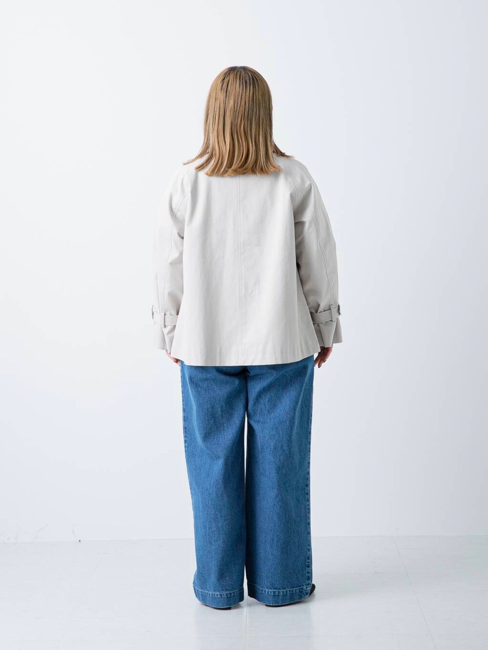 「大人カジュアル、デニム、カジュアルコーデ、シンプルコーデ、SonnyLabel、低身長、春アウター、休日コーデ、newarrival、低身長コーデ、30代、おでかけコーデ、骨格ストレート、イエベ春、30代前半」|「URBAN RESEARCH Sonny Labelのメッシュストラップフラットシューズ(その他シューズ、ブラック系)」を使った、satoさん(レディース・156cm)の春コーディネートの3枚目の写真