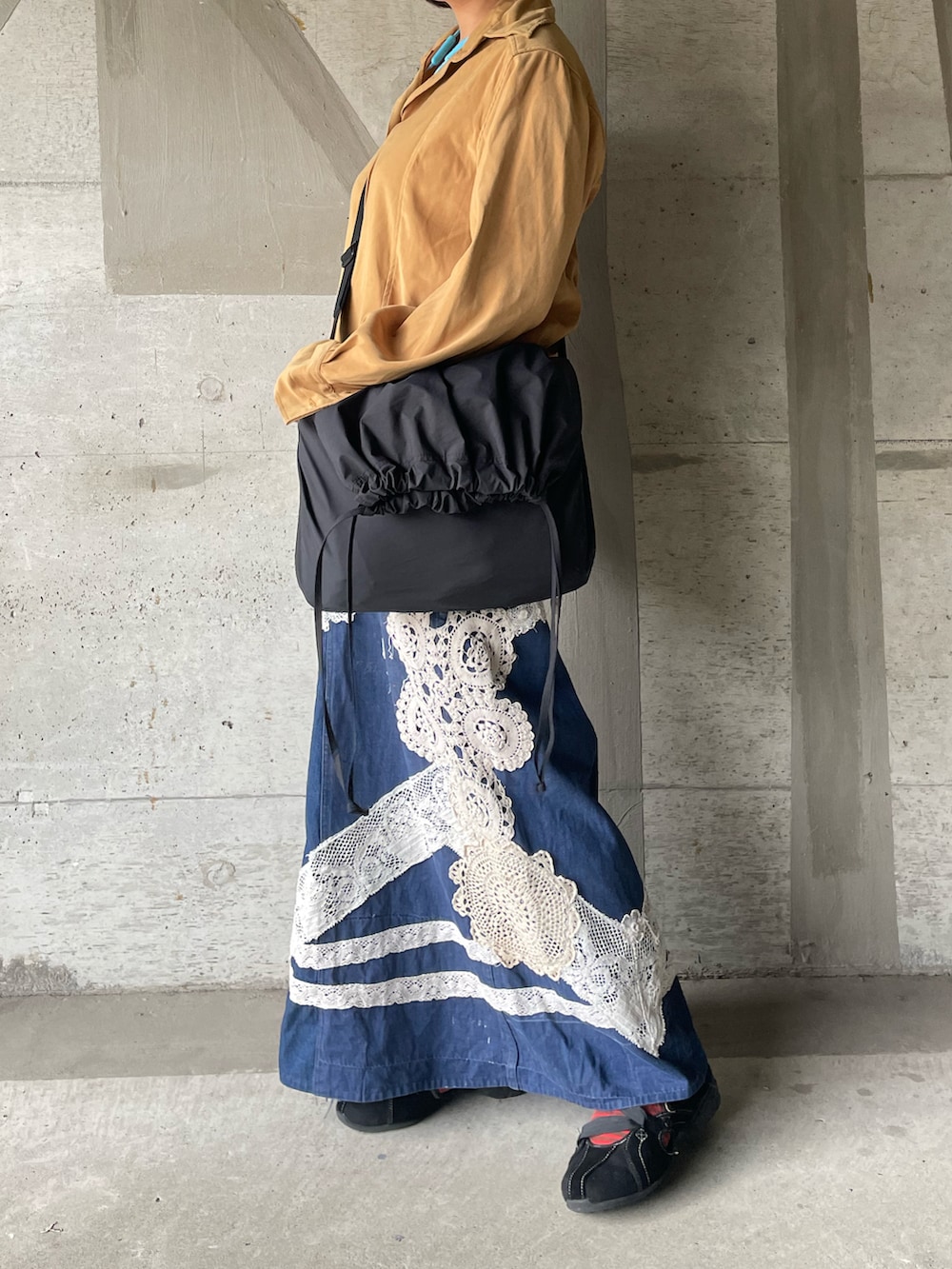 「秋ルック紹介するよ、ボヘミアン、秋服コーデ、カラーコーデ、秋冬コーデ、ウエスタンシャツ、ブラウス、ロングスカート、デニムスカート、レース、バレエシューズ、foundrymews、古着、古着MIX、大学生」｜「古着のアイテム（シャツ/ブラウス、イエロー系）」を使った、🦊ですさん（レディース・157cm）の秋コーディネートの2枚目の写真