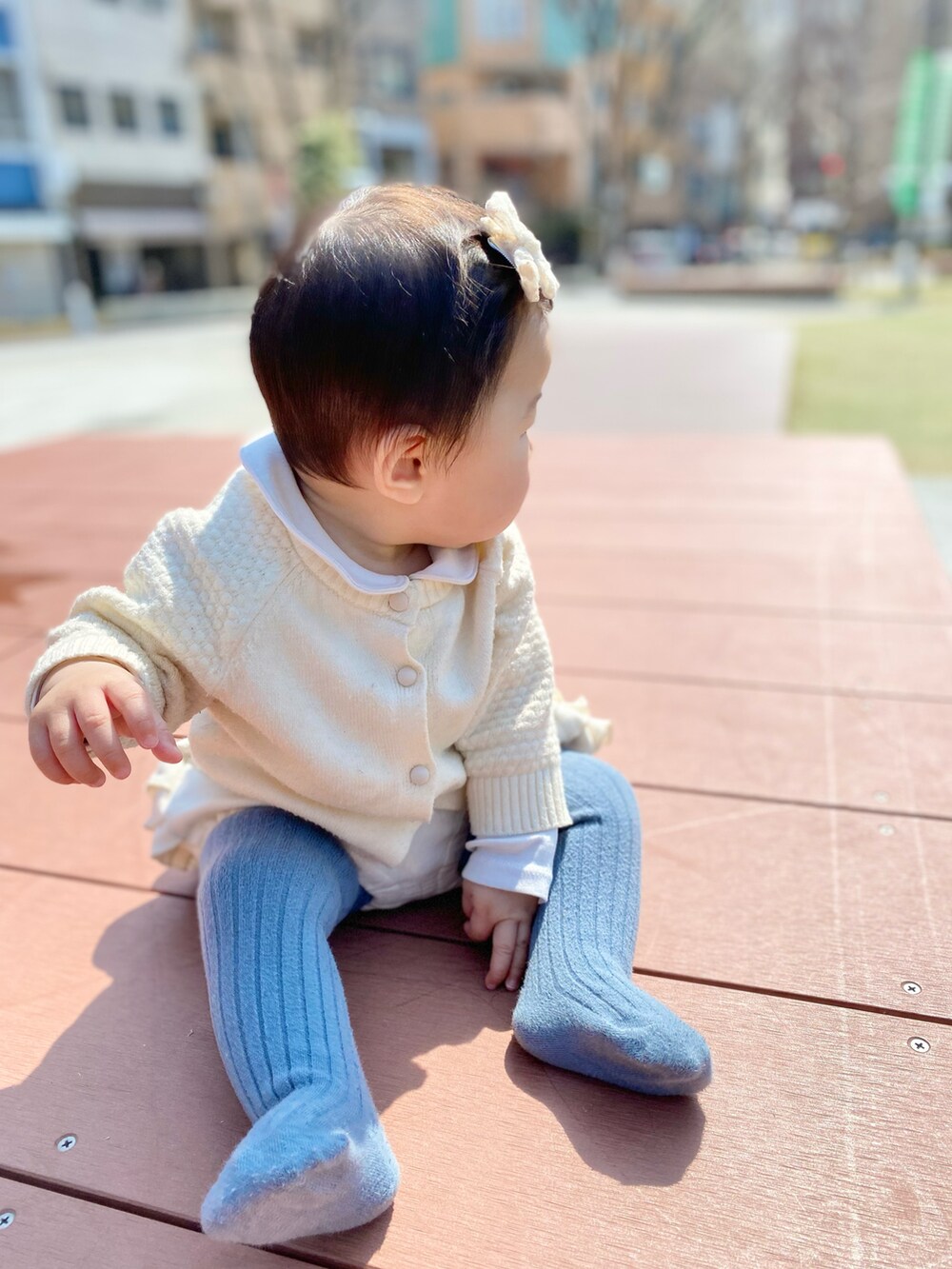 ホワイト系のその他ベビーウェア、ホワイト系のその他ベビーウェアを着用したキッズの春コーディネートの2枚目の写真