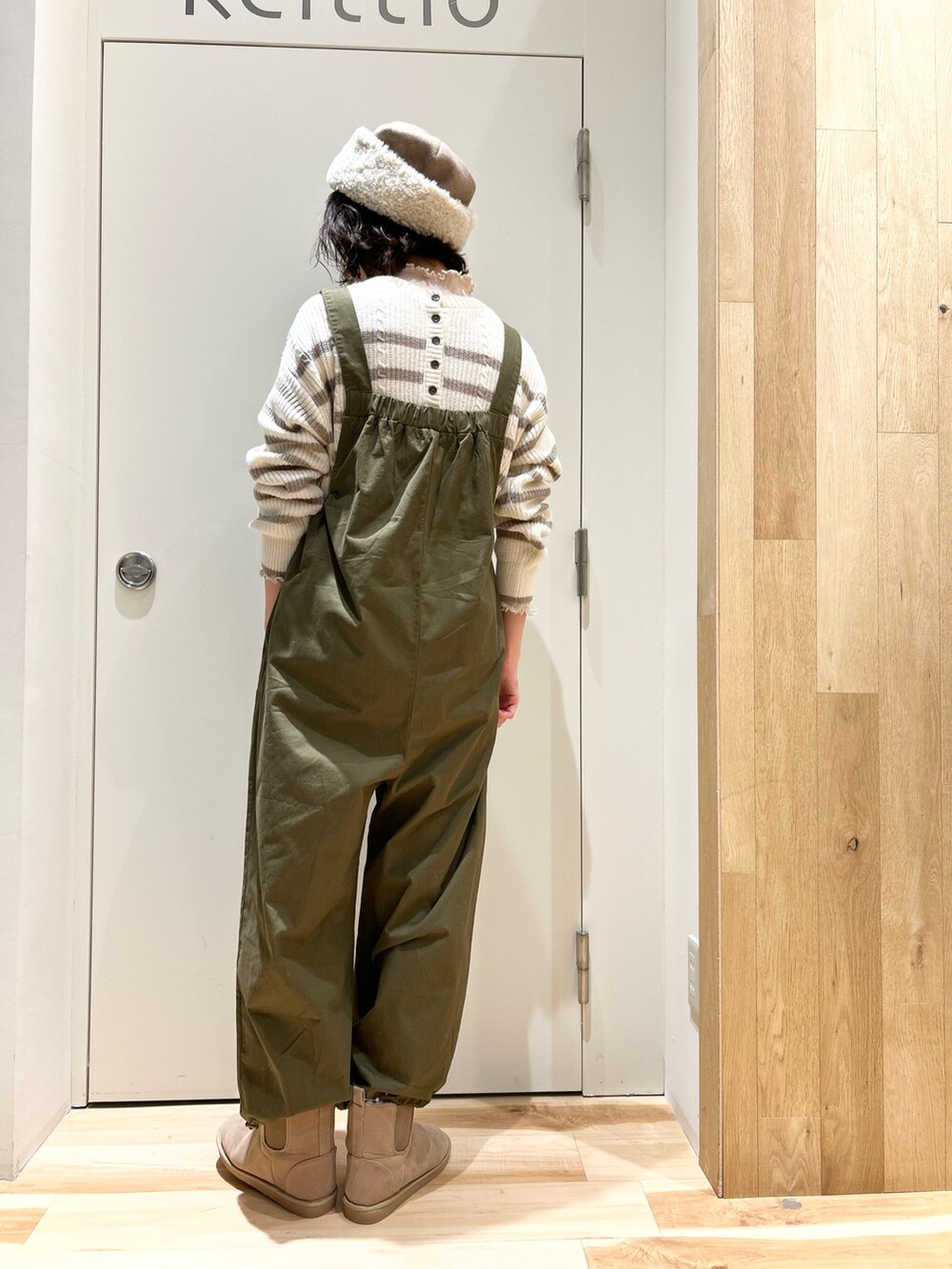 「オトナ女子、冬、サロペット、ボーダー、おしゃれさんと繋がりたい、ママファッション、高身長女子、ナチュラル、大人コーデ、ニット、サマンサ モスモス(Samansa Mos2)、サマンサモスモス、Samansa Mos2、SM2、イオンモールとなみ」｜「Samansa Mos2のシアーリブ配色メローカットソー（Tシャツ/カットソー、ホワイト系）」を使った、タブンネさん（レディース・166cm）の冬コーディネートの3枚目の写真