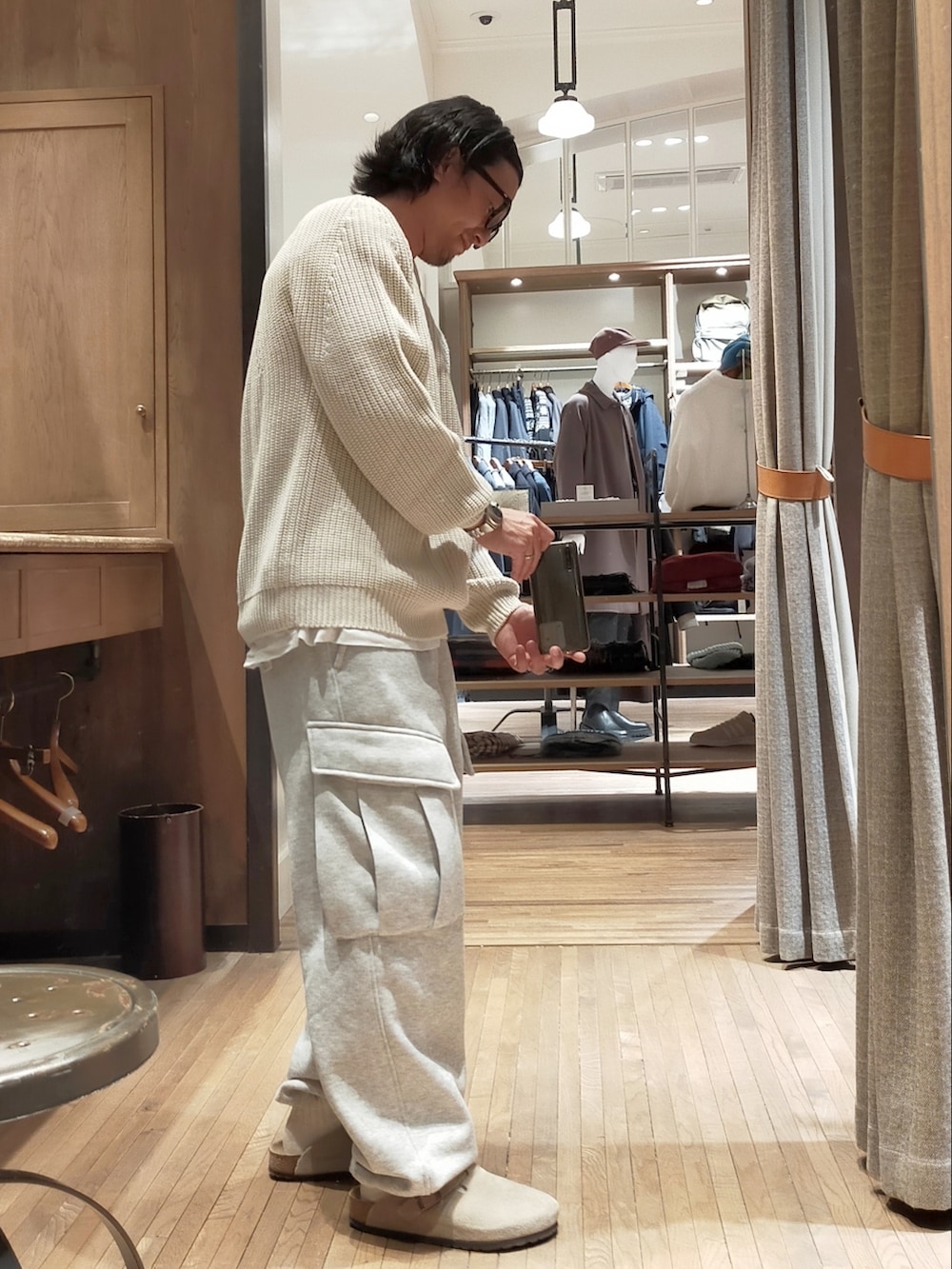 「フリース、ROTHCO、ニット、BATONER、スウェットパンツ、DAIWAPIER39、サンダル、birkenstock、オトナカジュアル、シンプル、ootd、ミリタリー、スタイル」｜「ROTHCOの＜ROTHCO＞ GENERATION JKT/ブルゾン（ミリタリージャケット、グレー系）」を使った、D.nakamuraさん（メンズ・170cm）の冬コーディネートの3枚目の写真
