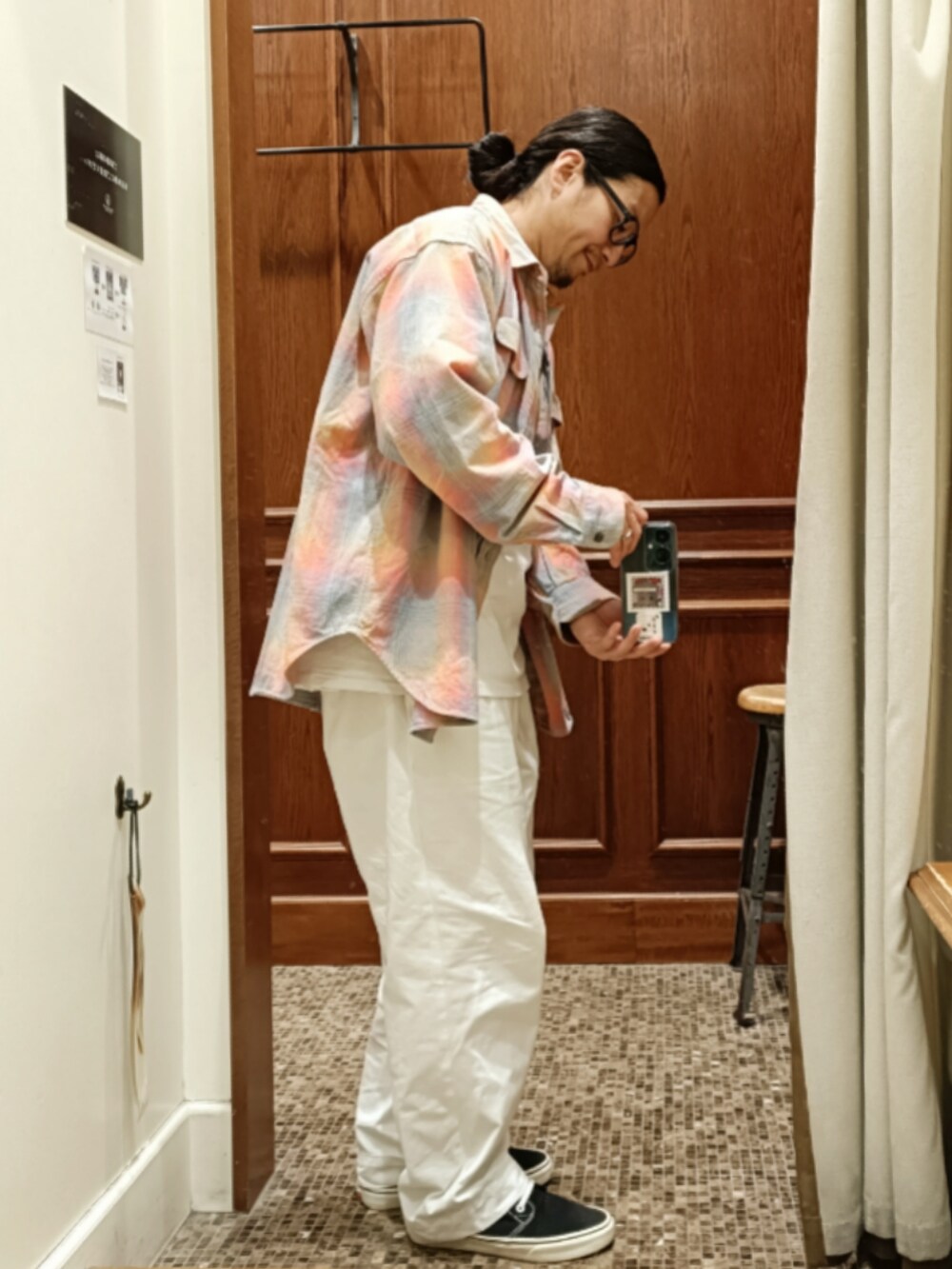 「ネルシャツ、PENDLETON、california general store、Tシャツ、balansa、ワイドチノ、BEAUTY&YOUTH UNITED ARROWS、スニーカー、VANS、chukka、大人カジュアル、シンプル、ootd、今日のコーデ、きれいめカジュアル」｜「PENDLETONの＜PENDLETON × CGS. ＞ チェック シャツ（シャツ/ブラウス、ピンク系）」を使った、D.nakamuraさん（メンズ・167cm）の冬コーディネートの3枚目の写真
