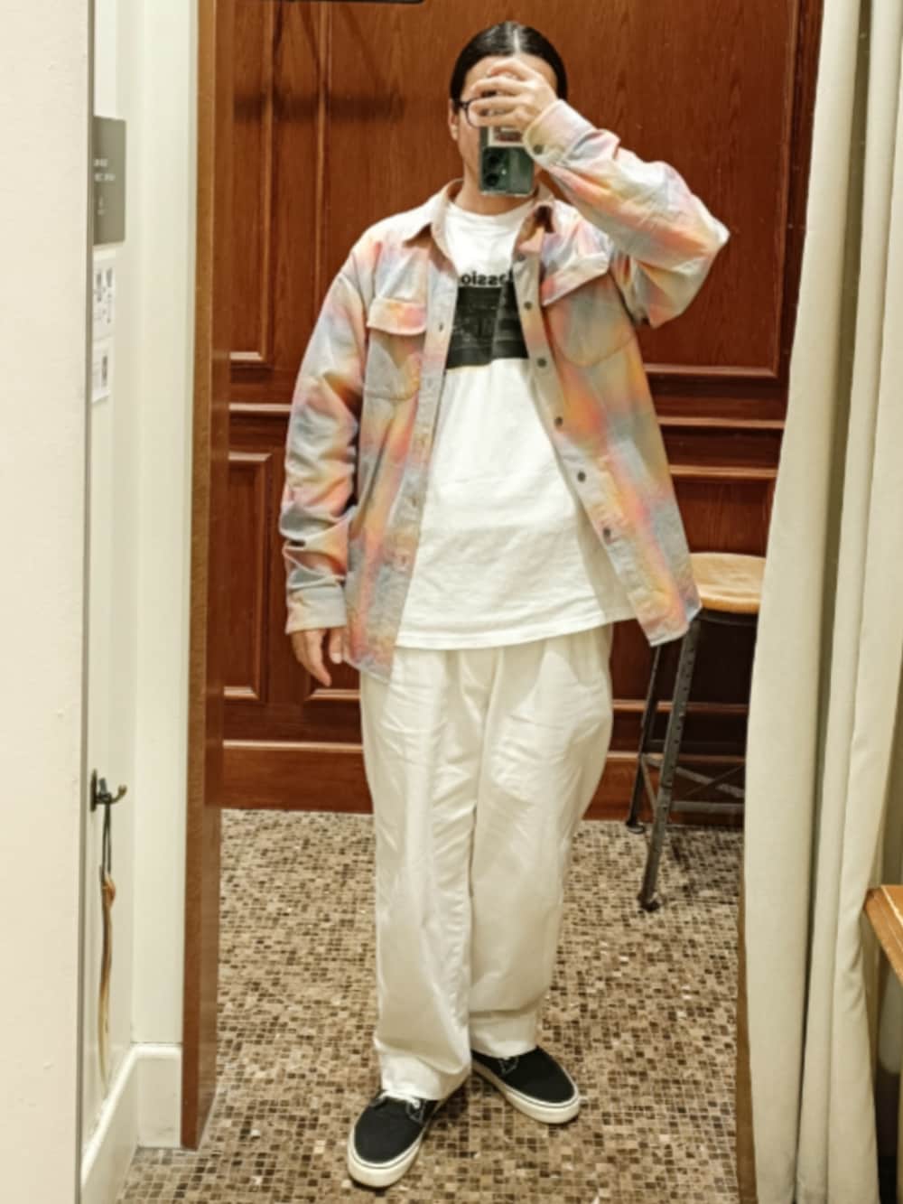 「ネルシャツ、PENDLETON、california general store、Tシャツ、balansa、ワイドチノ、BEAUTY&YOUTH UNITED ARROWS、スニーカー、VANS、chukka、大人カジュアル、シンプル、ootd、今日のコーデ、きれいめカジュアル」｜「PENDLETONの＜PENDLETON × CGS. ＞ チェック シャツ（シャツ/ブラウス、ピンク系）」を使った、D.nakamuraさん（メンズ・167cm）の冬コーディネートの2枚目の写真