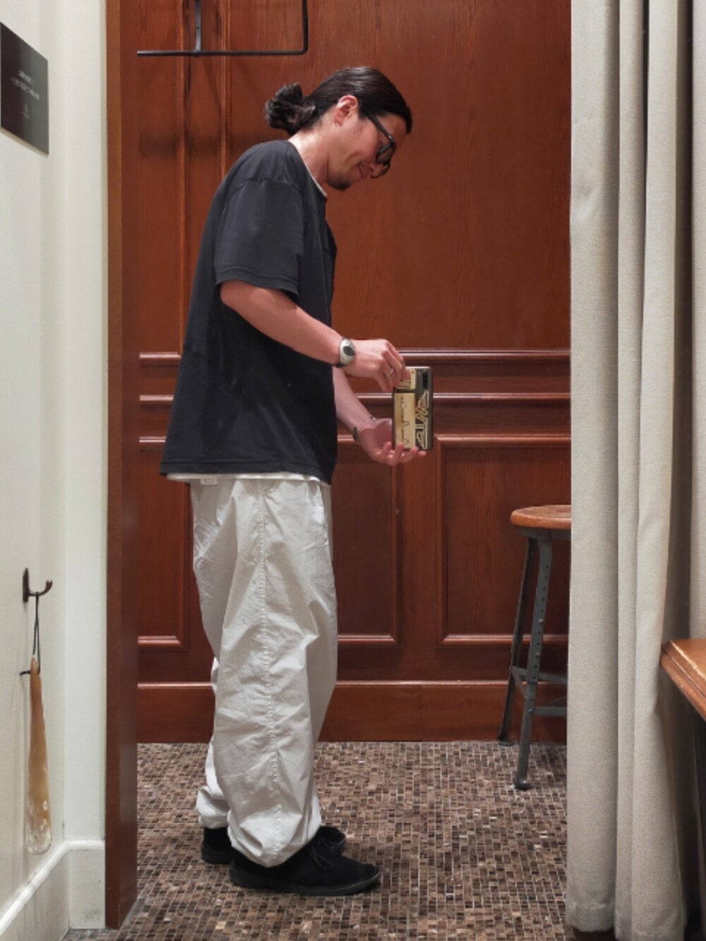 「Tシャツ、sandwaterr、クライミングパンツ、stonemaster、デザートブーツ、clarks、大人カジュアル、シンプル、ootd、ブラック、ホワイト、モノトーン、アウトドア、ストリート」｜「sandwaterrのアイテム（Tシャツ/カットソー、ブラック系）」を使った、D.nakamuraさん（メンズ・167cm）の夏コーディネートの2枚目の写真