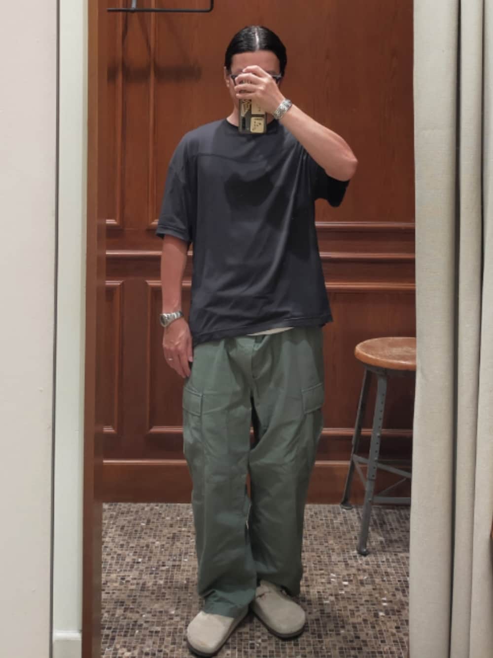「Tシャツ、sandwaterr、カーゴパンツ、propper、レザーサンダル、birkenstock、boston、大人カジュアル、シンプル、ootd、ブラック、オリーブ、ベージュ、ミリタリー、夏コーデ」｜「sandwaterrのアイテム（Tシャツ/カットソー、ブラック系）」を使った、D.nakamuraさん（メンズ・167cm）の夏コーディネートの2枚目の写真