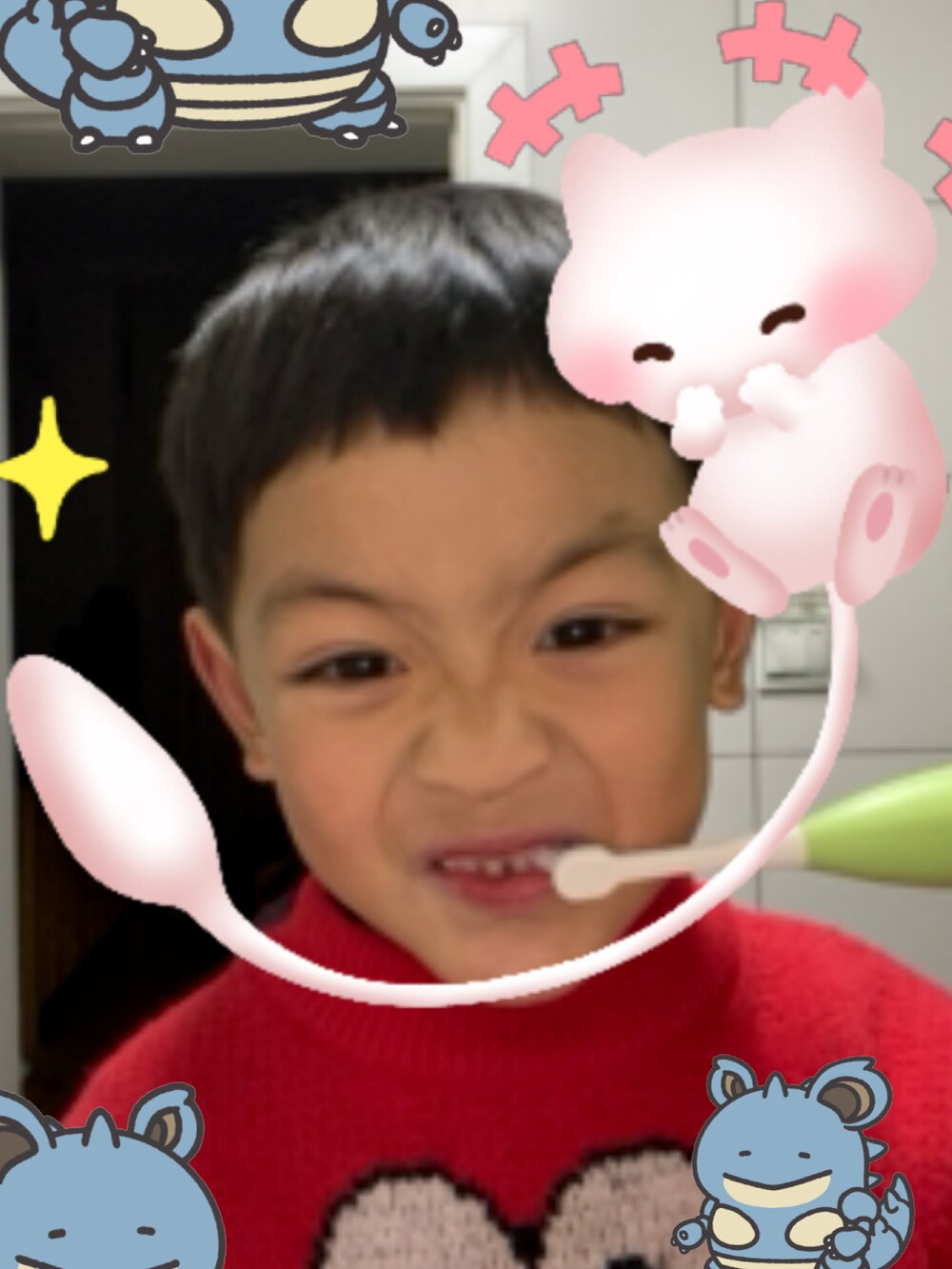 イエロー系のその他を着用したキッズの冬コーディネートの3枚目の写真