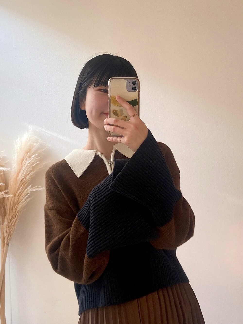 ブラウン系のニット/セーター、ブラウン系のスカート、その他のその他を着用したレディースの冬コーディネートの4枚目の写真