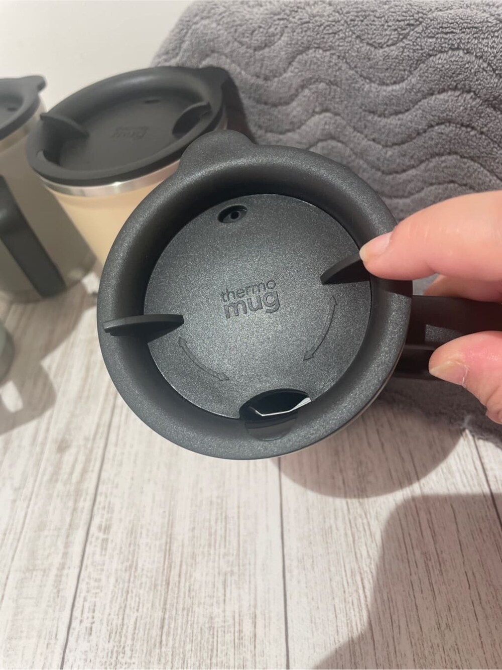 その他の食器を着用したレディースの秋コーディネートの4枚目の写真