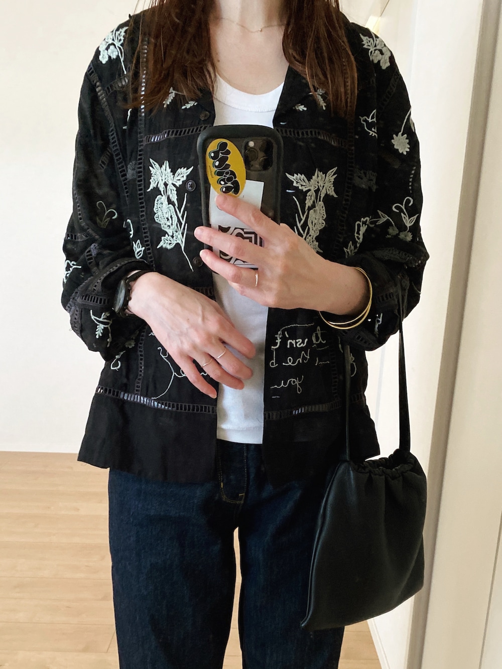 himarisoさんの「Embroidery Patchwork Shirts（TODAYFUL）」を使ったコーディネートの3枚目の写真