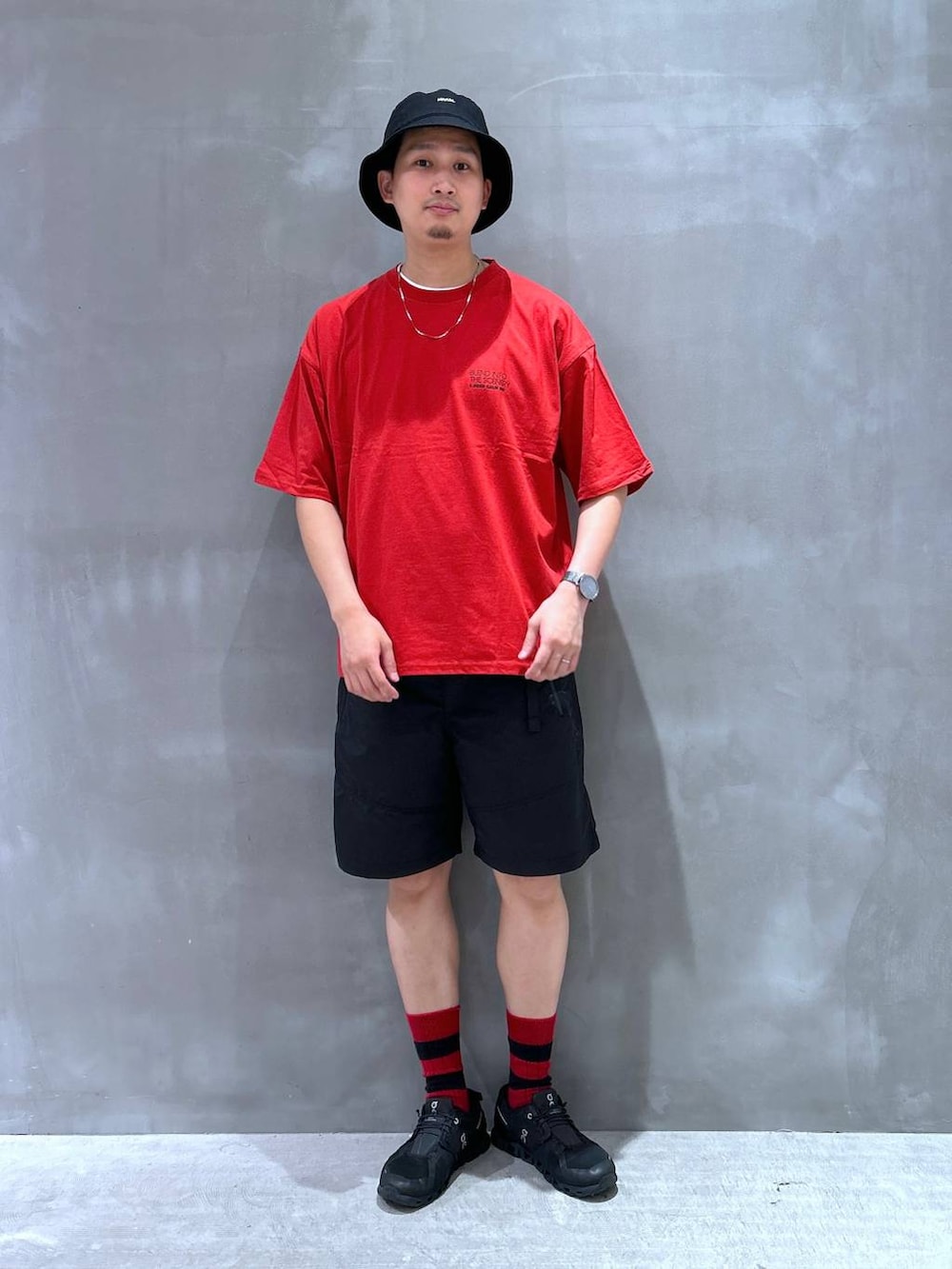 「高身長、カジュアル、女子ウケ、休日コーデ、デート/ロマンティック、ワンマイル、楽ちんコーデ、夏コーデ、ラフ、ベーシック/シンプル、旅行、ハット、Tシャツ、LAKOLE、プチプラ」｜「LAKOLEのナイロンベルトショーツ＜PARK by LAKOLE＞/117008（その他パンツ、ブラック系）」を使った、Takuさん（メンズ・180cm）の夏コーディネートの3枚目の写真
