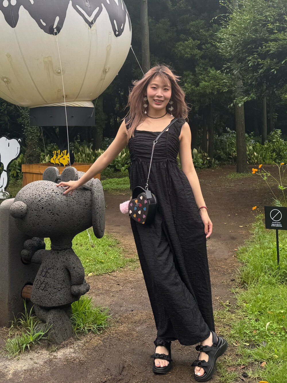 「Heatherのシャーリングオールインワン　903803（つなぎ/オールインワン、ブラック系）」を使った、ぺいさん（レディース・163cm）の夏コーディネートの3枚目の写真