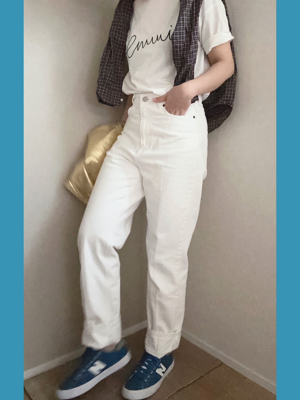 「ネイビー、ネイビー×ホワイト、New Balance、デニム、白デニム、チェックシャツ、大人カジュアル、スニーカー」｜「Mila Owenのハイウエストセンタープレスデニムパンツ（デニムパンツ、ホワイト系）」を使った、uchi!さん（レディース・162cm）の春コーディネートの2枚目の写真