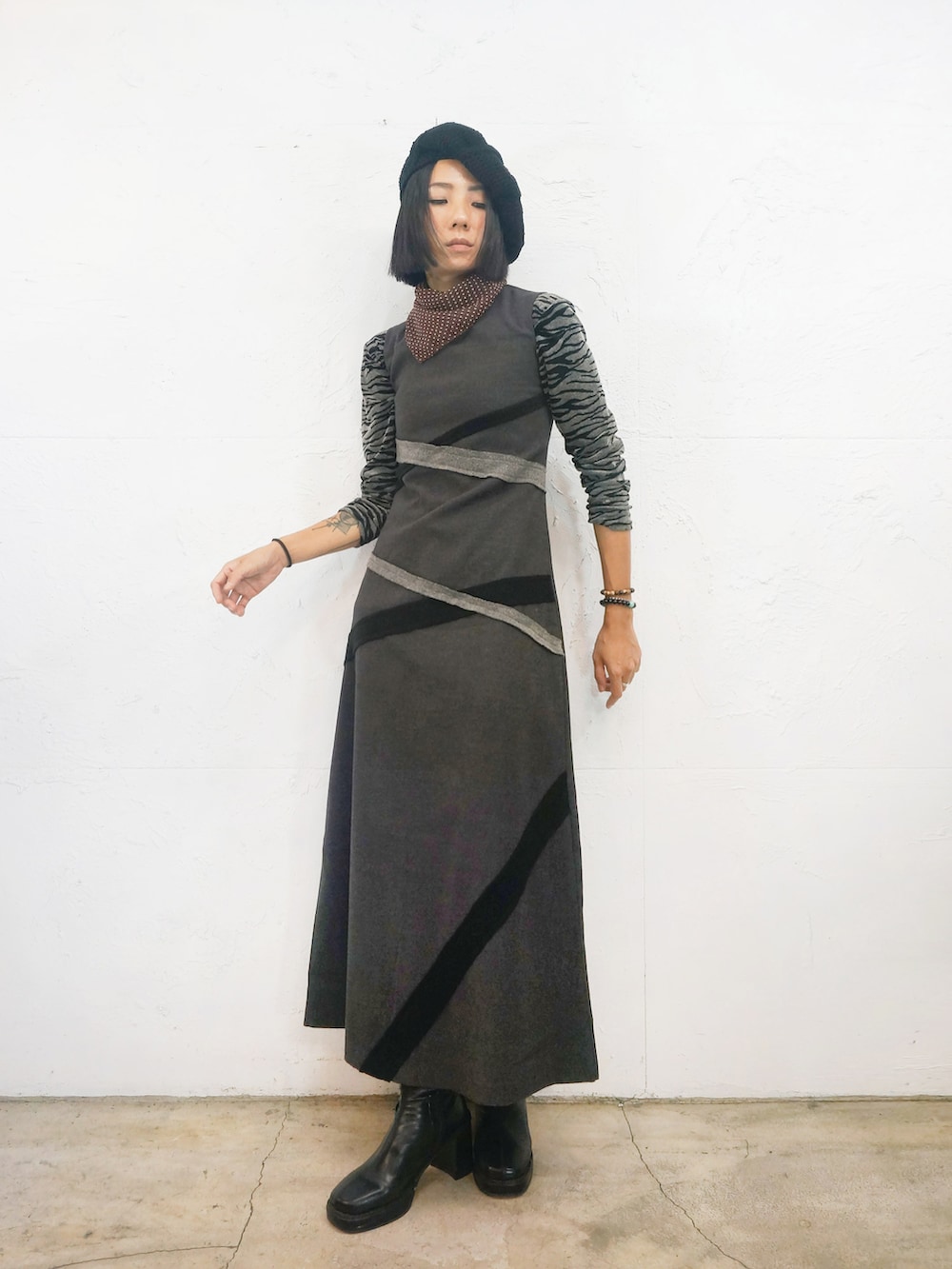 「冬コーデ、秋冬、ootd、古着MIX」｜「Amanのアイテム（ニットキャップ/ビーニー、ブラック系）」を使った、Amanさん（レディース・164cm）の秋コーディネートの4枚目の写真
