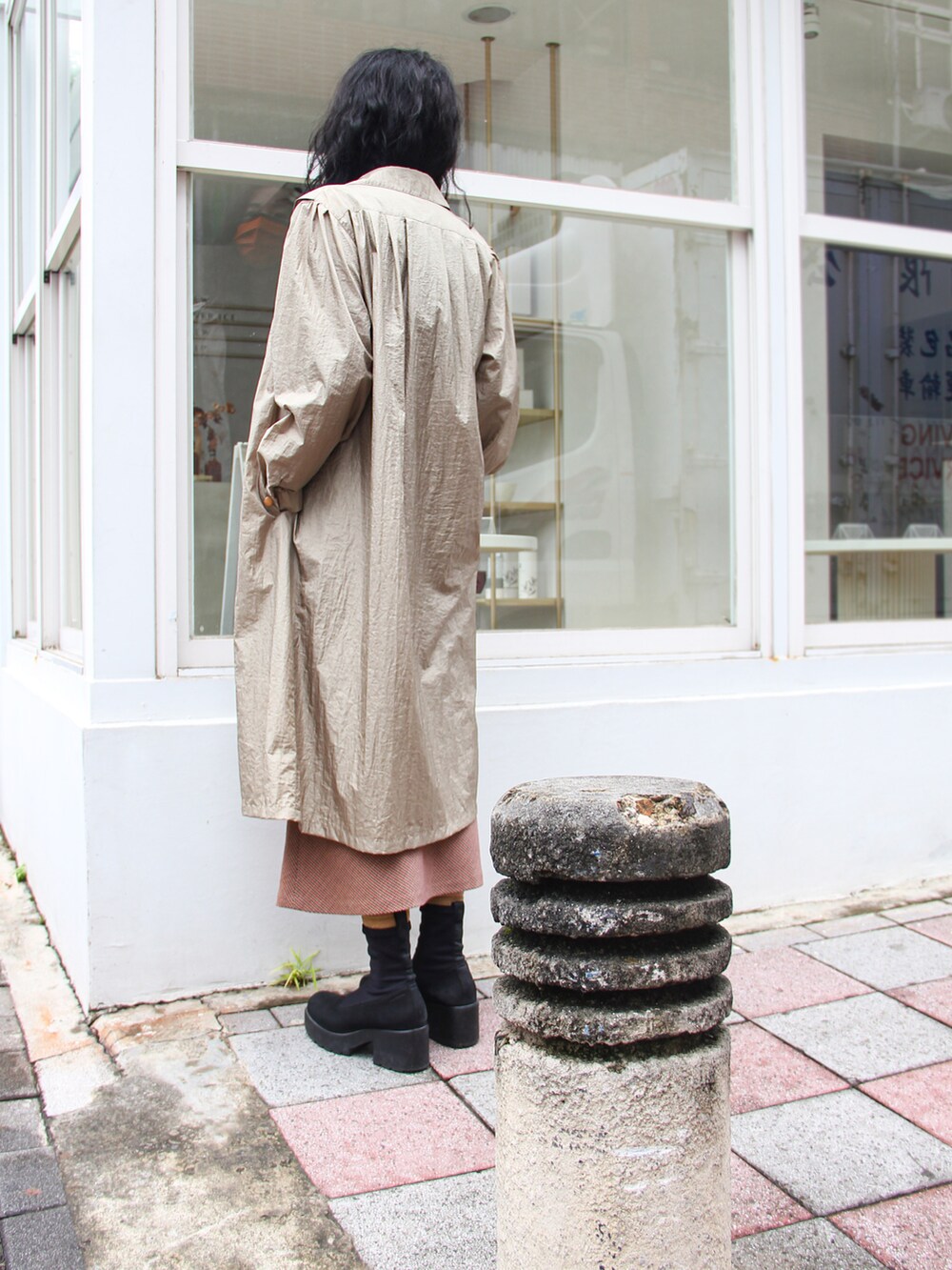 「ootd、復古、古着MIX」｜「三八計のアイテム（シャツ/ブラウス、レッド系）」を使った、Amanさん（レディース・164cm）の秋コーディネートの2枚目の写真