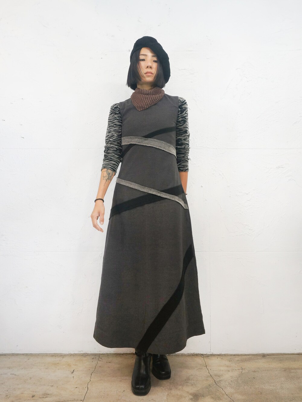 「冬コーデ、秋冬、ootd、古着MIX」｜「Amanのアイテム（ニットキャップ/ビーニー、ブラック系）」を使った、Amanさん（レディース・164cm）の秋コーディネートの5枚目の写真