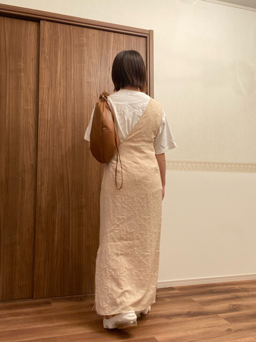 「このスタイルがお気に入り、淡色女子、淡色コーデ、低身長コーデ、153cmコーデ、デートコーデ、メゾンキツネ、Tシャツ、ジャンパースカート、エアマックスココ、eaphi、着回しコーデ」｜「NIKEのナイキ エア マックス ココ ウィメンズサンダル / 厚底 / Nike Air Max Koko Women's Sandals CI8798-200 Sesame（サンダル、ブラウン系）」を使った、こもさん（レディース・153cm）の夏コーディネートの3枚目の写真