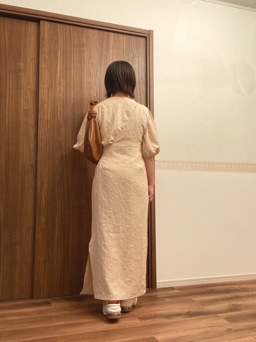 「このスタイルがお気に入り、おでかけコーデ、淡色女子、淡色コーデ、低身長コーデ、153cmコーデ、デートコーデ、ベージュコーデ、ジャンパースカート、セットアップ、オケージョンスタイル、eaphi、ジャガード、ジャガードブラウス、ジャガードスカート」｜「NIKEのナイキ エア マックス ココ ウィメンズサンダル / 厚底 / Nike Air Max Koko Women's Sandals CI8798-200 Sesame（サンダル、ブラウン系）」を使った、こもさん（レディース・153cm）の夏コーディネートの2枚目の写真
