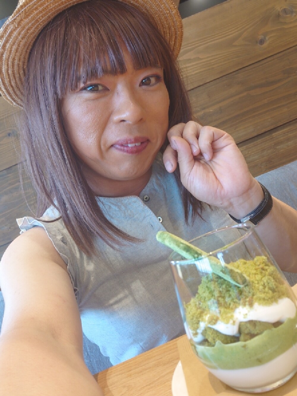 「シンプルコーデ、春夏コーデ、初夏コーデ、楽チンコーデ、ワンピース、オトナ女子、お洒落さんとつながりたい、古着コーデ」｜「SHIPSのアイテム（ワンピース、グレー系）」を使った、愛優葉♂さん（レディース・164cm）の春コーディネートの3枚目の写真