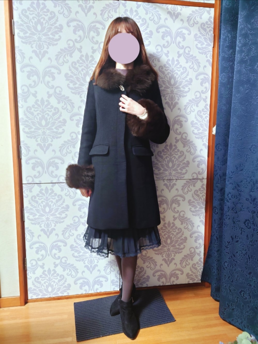 「骨格診断ウェーブ、骨格ウェーブ、パーソナルカラーサマー、ブルベ夏、パワショル、ハイネックニット、プリーツスカート、ブーティ、カラータイツ、プラム、パープル×ネイビー、ネイビー×パープル、フェミニン」｜「MK MICHEL KLEINのアイテム（スカート、ブルー系）」を使った、みやのさん（レディース・160cm）の冬コーディネートの2枚目の写真