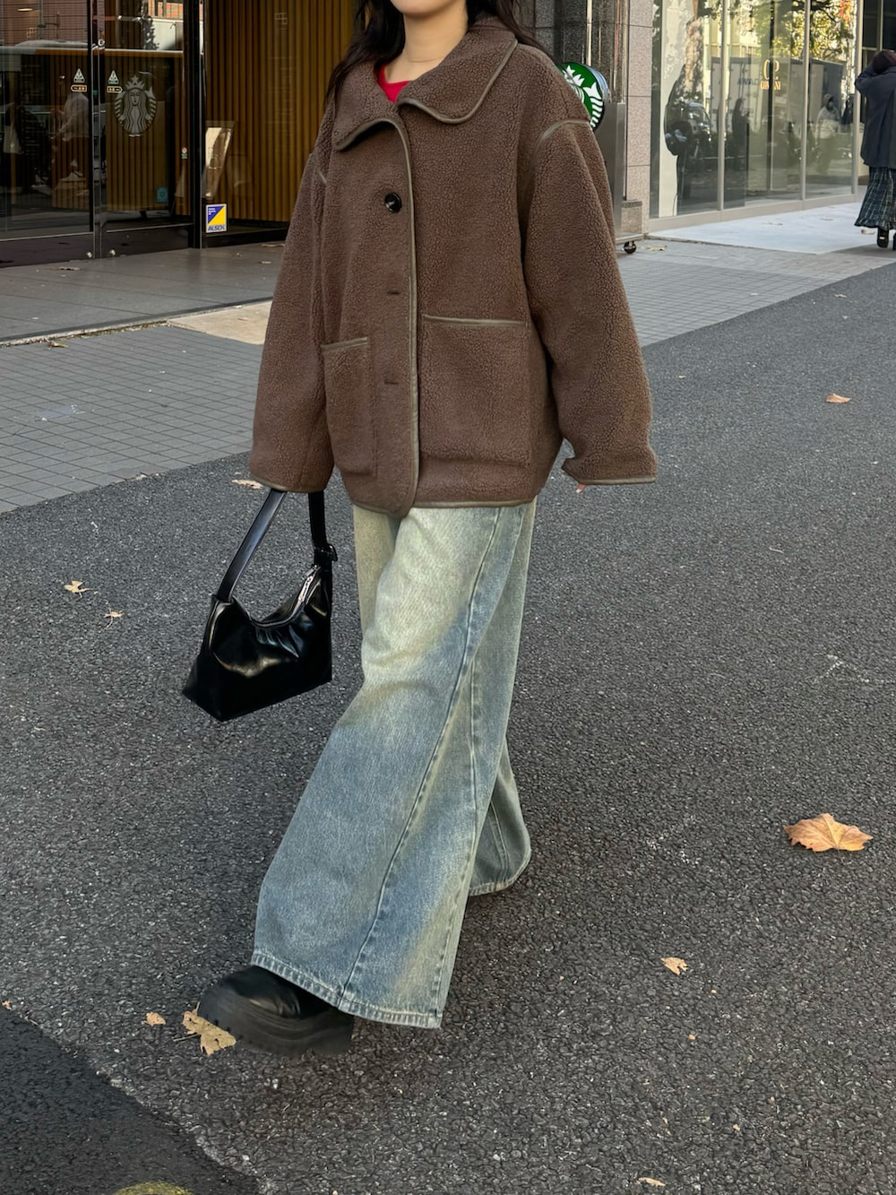 「最近のいい感じコーデ、クリスマスに着たい服、ニットコーデ、冬のコーデ、着回しコーデ、ボアコート、ボアジャケット、デニム、赤ニット、カジュアルスタイル、mline、ootd」｜「mlineの[mline]配色ボアジャッケット（その他アウター、ブラウン系）」を使った、たけかわ ななさん（レディース・162cm）の冬コーディネートの3枚目の写真