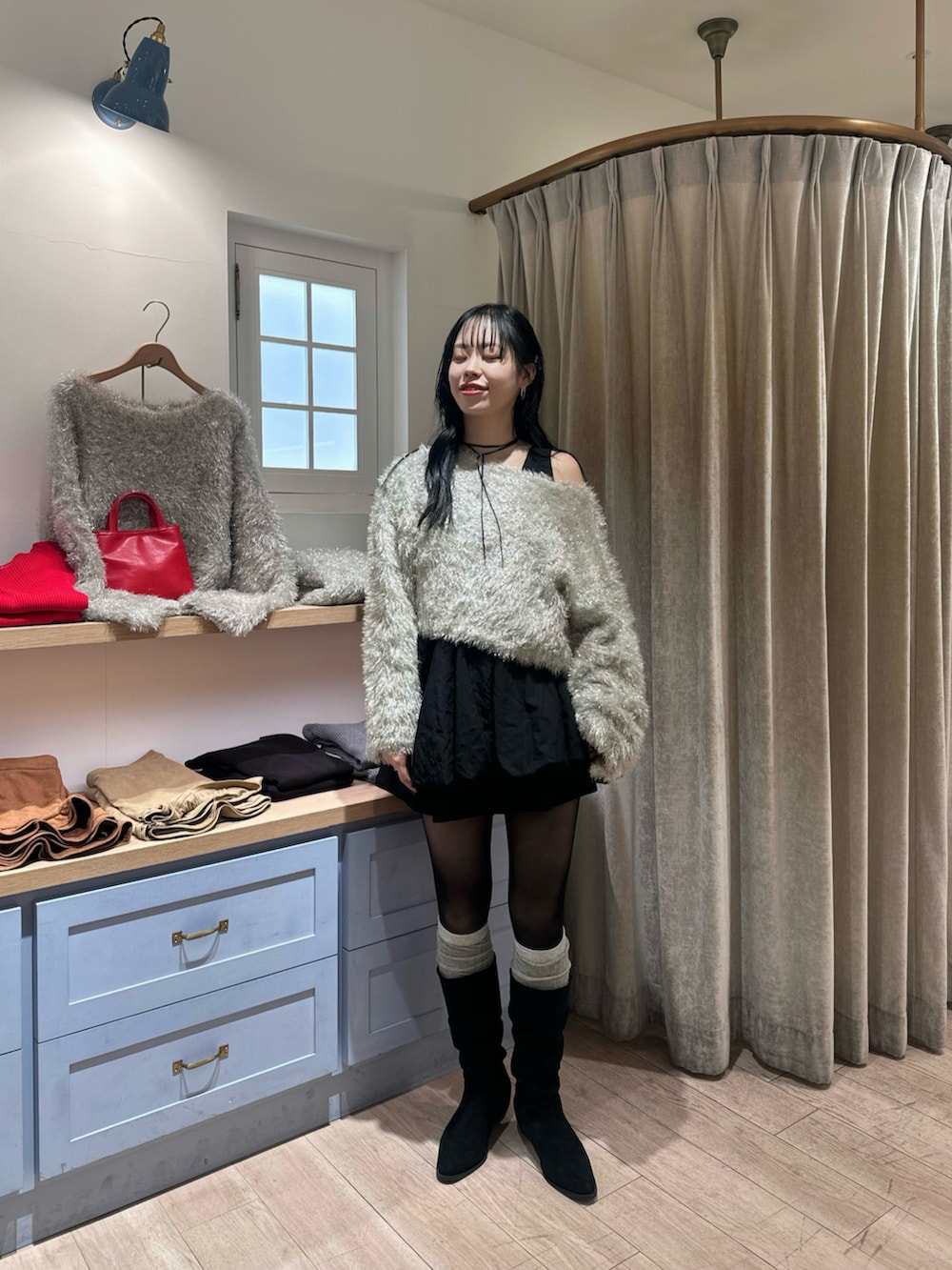 「冬コーデ、ホワイトコーデ、クリスマスに着たい服、マイベストコーデ2024、ラクチンコーデ、キラキラ、クリスマスコーデ、クリスマス、バルーンスカート、韓国ファッション、トレンド、モノトーン、mline」｜「mlineの[mline]ラメシャギーニット（ニット/セーター、ベージュ系）」を使った、たけかわ ななさん（レディース・162cm）の冬コーディネートの2枚目の写真